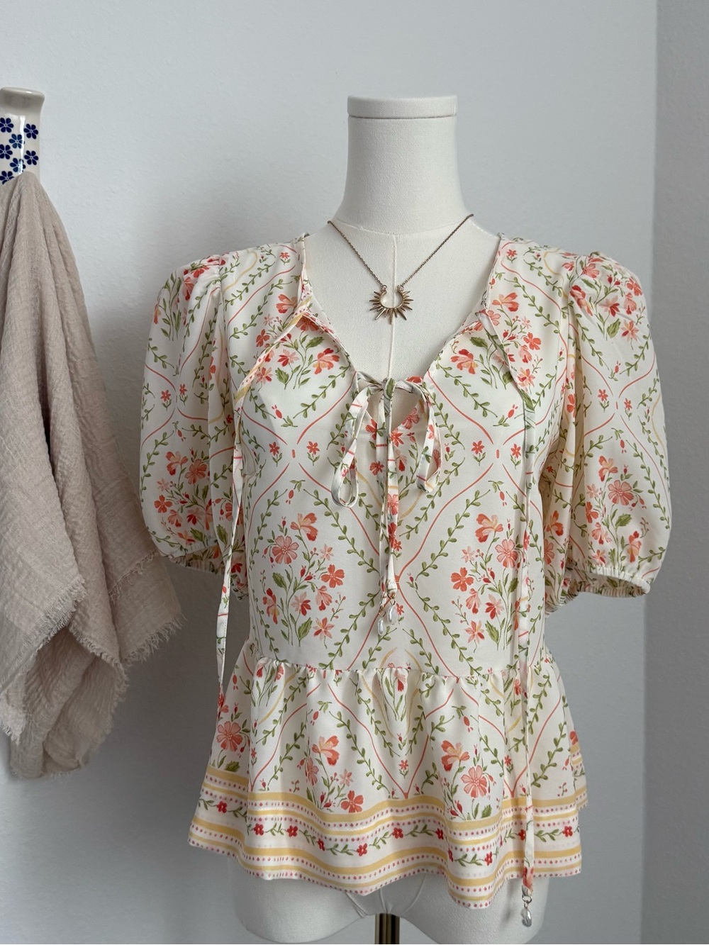 CeCe Women’s Floral Boho Cottagecore Blouse Size Small Puff Sleeve Tie Front